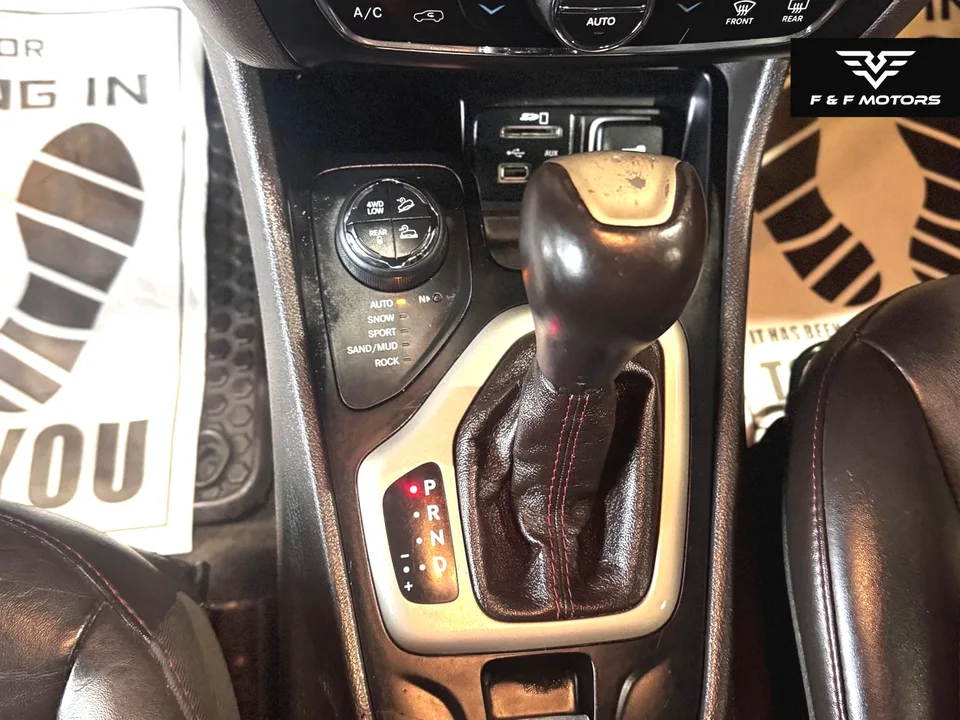 2015 Jeep Cherokee Base — Interior