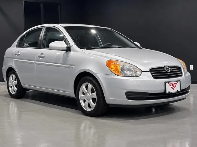 2006 Hyundai Accent Base — Exterior · Photo 1