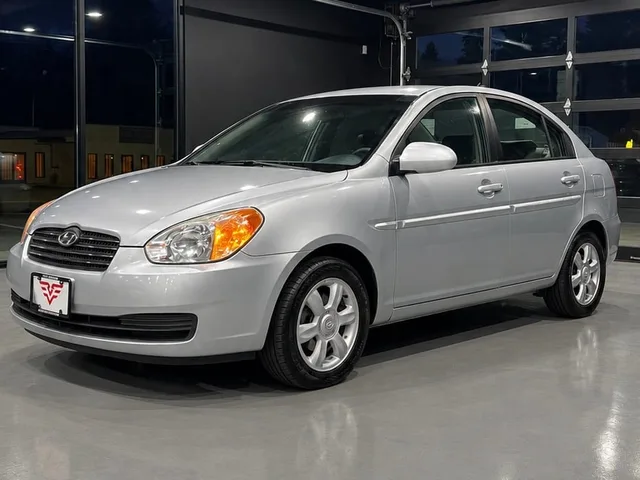 2006 Hyundai Accent Base — Exterior · Photo 2