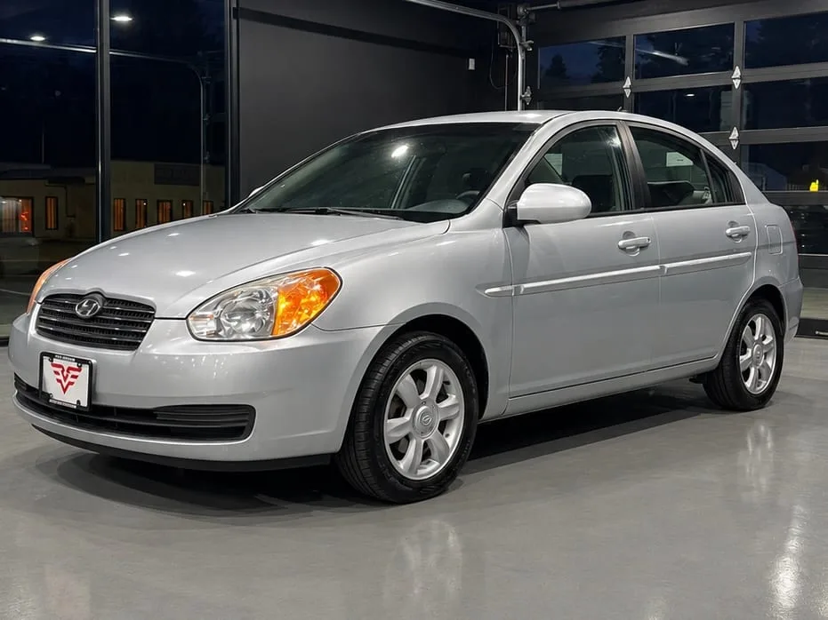 2006 Hyundai Accent Base — Exterior · Photo 2