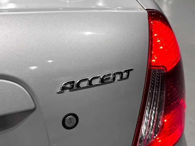 2006 Hyundai Accent Base — Imperfections · Photo 6