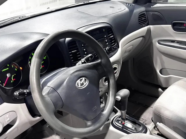 2006 Hyundai Accent Base — Interior · Photo 8