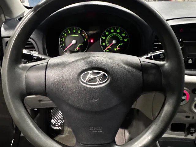 2006 Hyundai Accent Base — Interior · Photo 9
