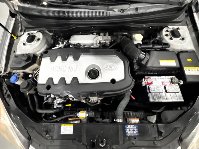 2006 Hyundai Accent Base — Engine · Photo 16