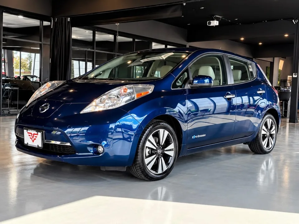 2016 Nissan Leaf — Exterior · Photo 2