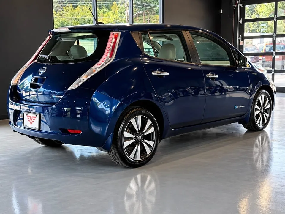 2016 Nissan Leaf — Exterior · Photo 3