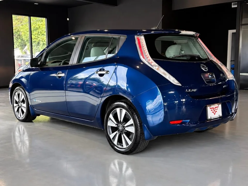 2016 Nissan Leaf — Exterior · Photo 4