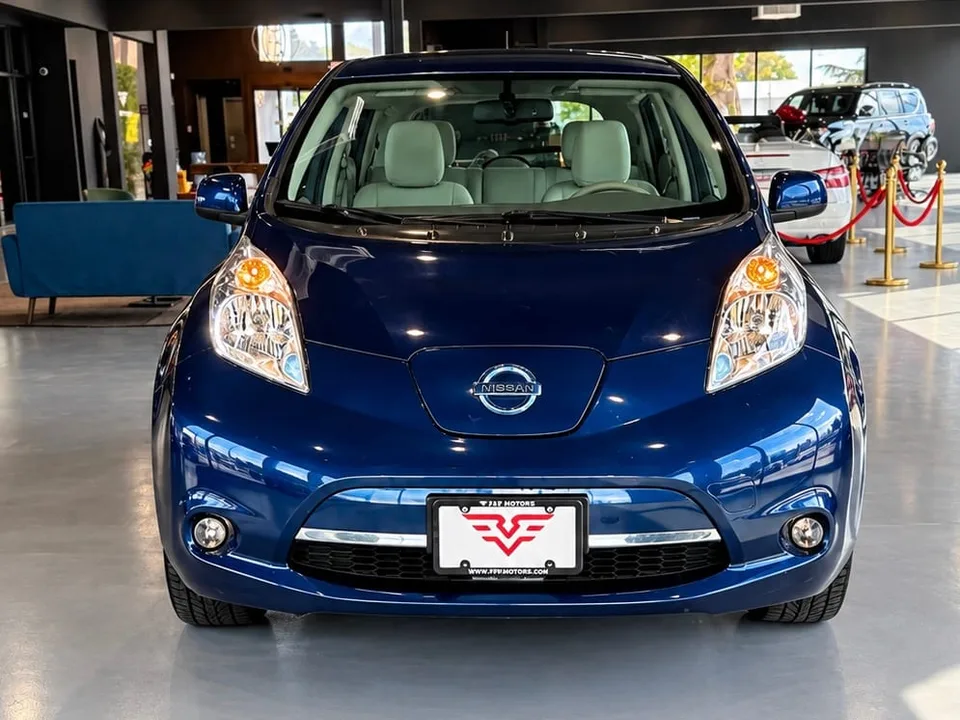 2016 Nissan Leaf — Exterior · Photo 5