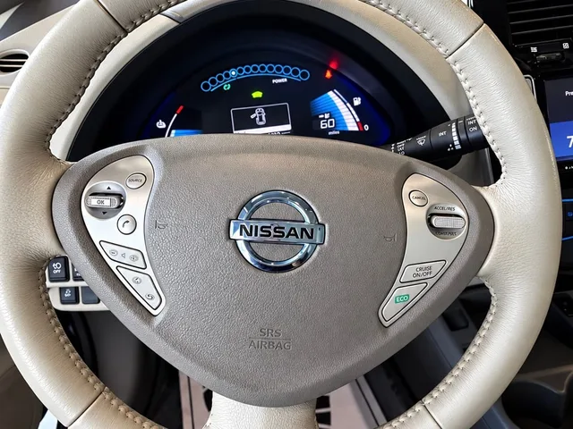 2016 Nissan Leaf — Interior · Photo 10