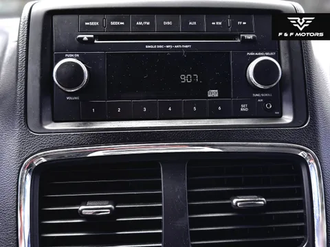 2012 Dodge Grand Caravan SXT — Interior