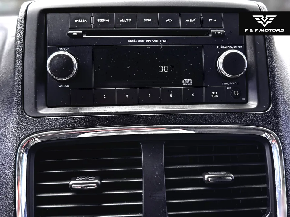 2012 Dodge Grand Caravan SXT — Interior