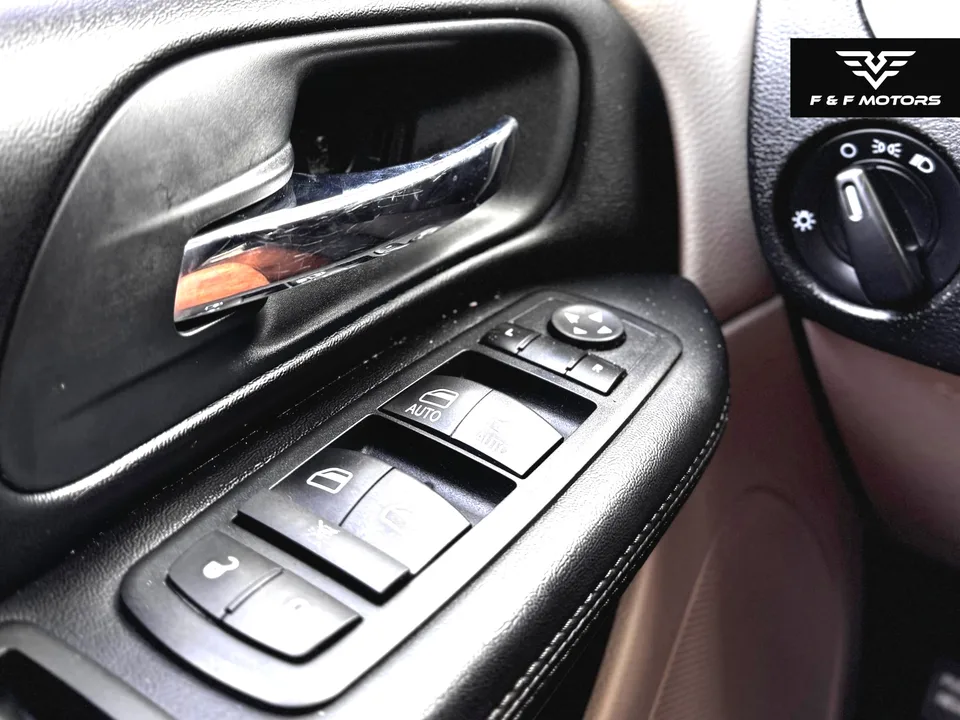 2012 Dodge Grand Caravan SXT — Interior