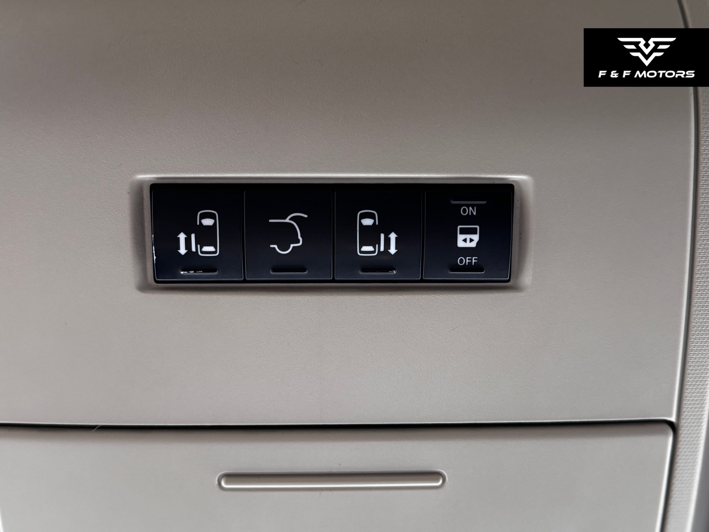 2012 Dodge Grand Caravan SXT photo 18