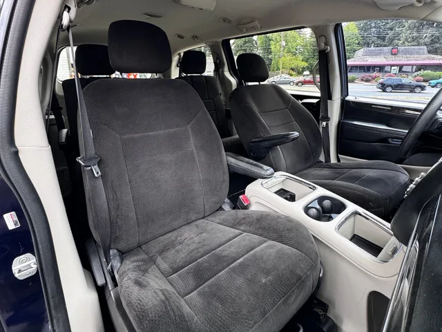 2012 Dodge Grand Caravan SXT — Interior · Photo 9