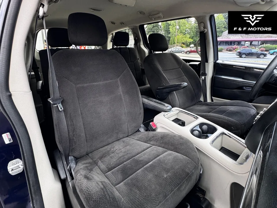 2012 Dodge Grand Caravan SXT — Interior