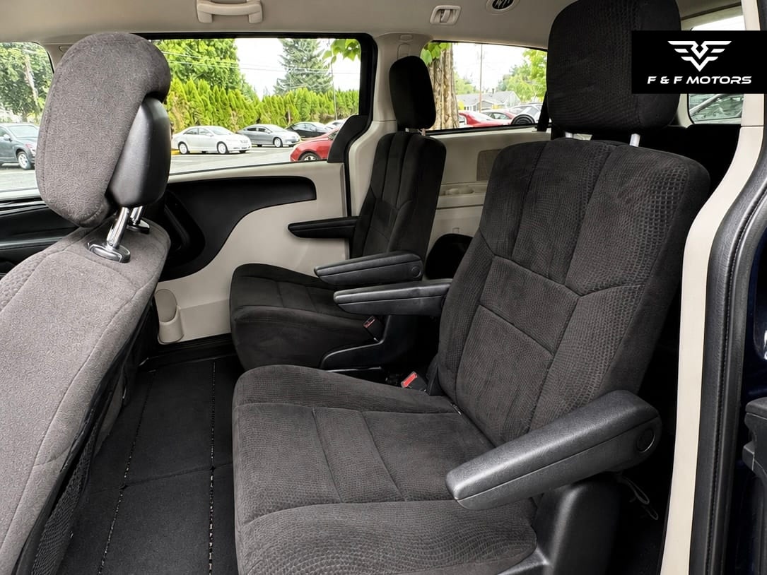 2012 Dodge Grand Caravan SXT — Interior