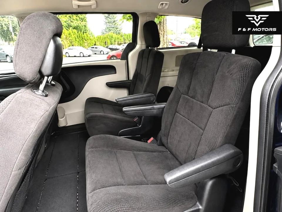 2012 Dodge Grand Caravan SXT — Interior