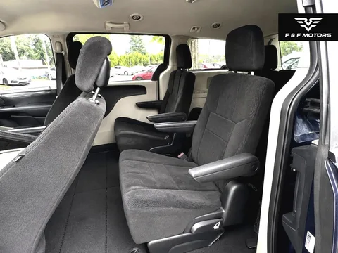 2012 Dodge Grand Caravan SXT — Interior