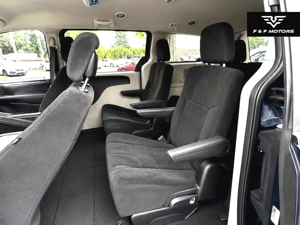 2012 Dodge Grand Caravan SXT — Interior