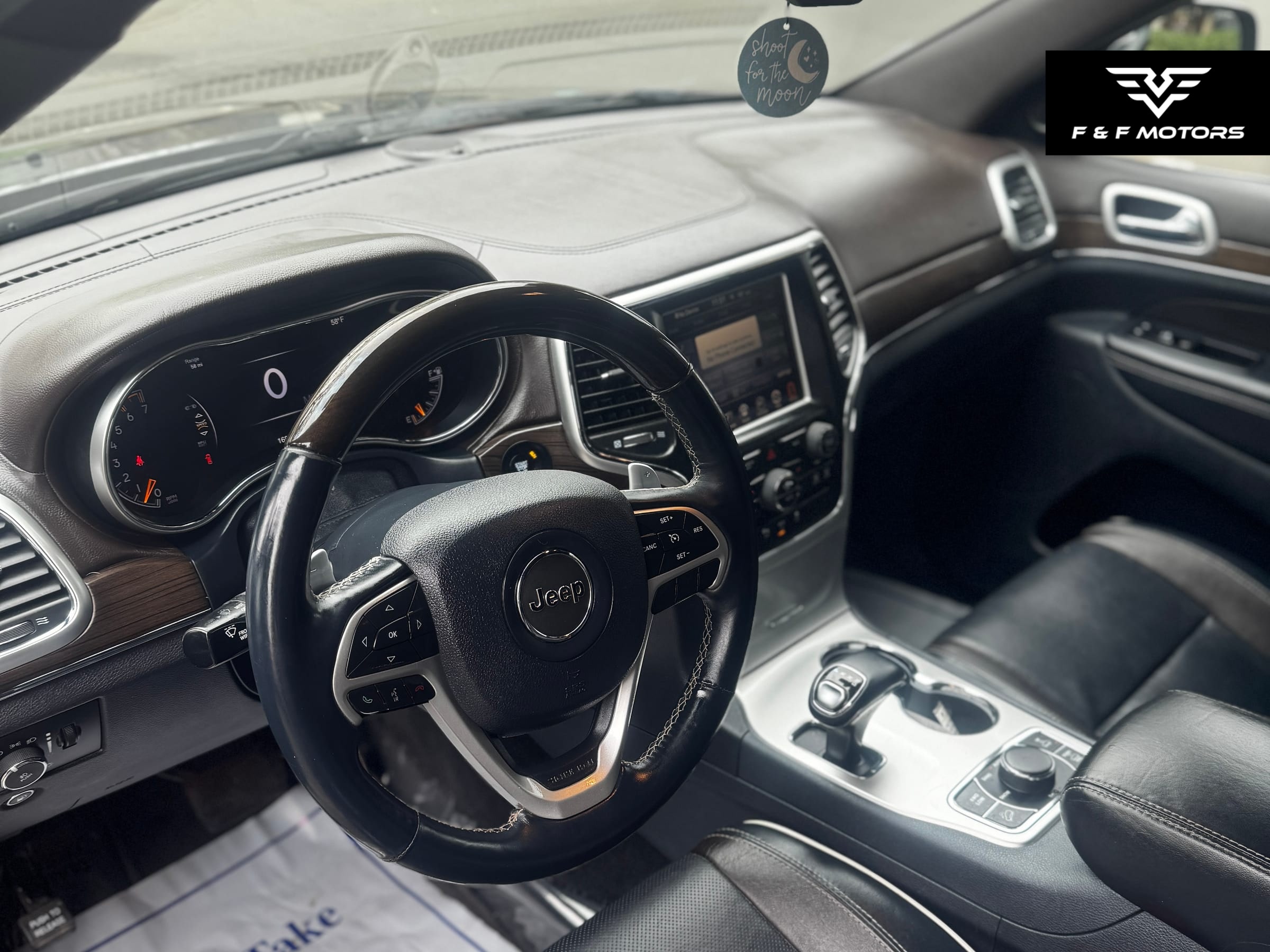 2014 Jeep Grand Cherokee Overland — Interior