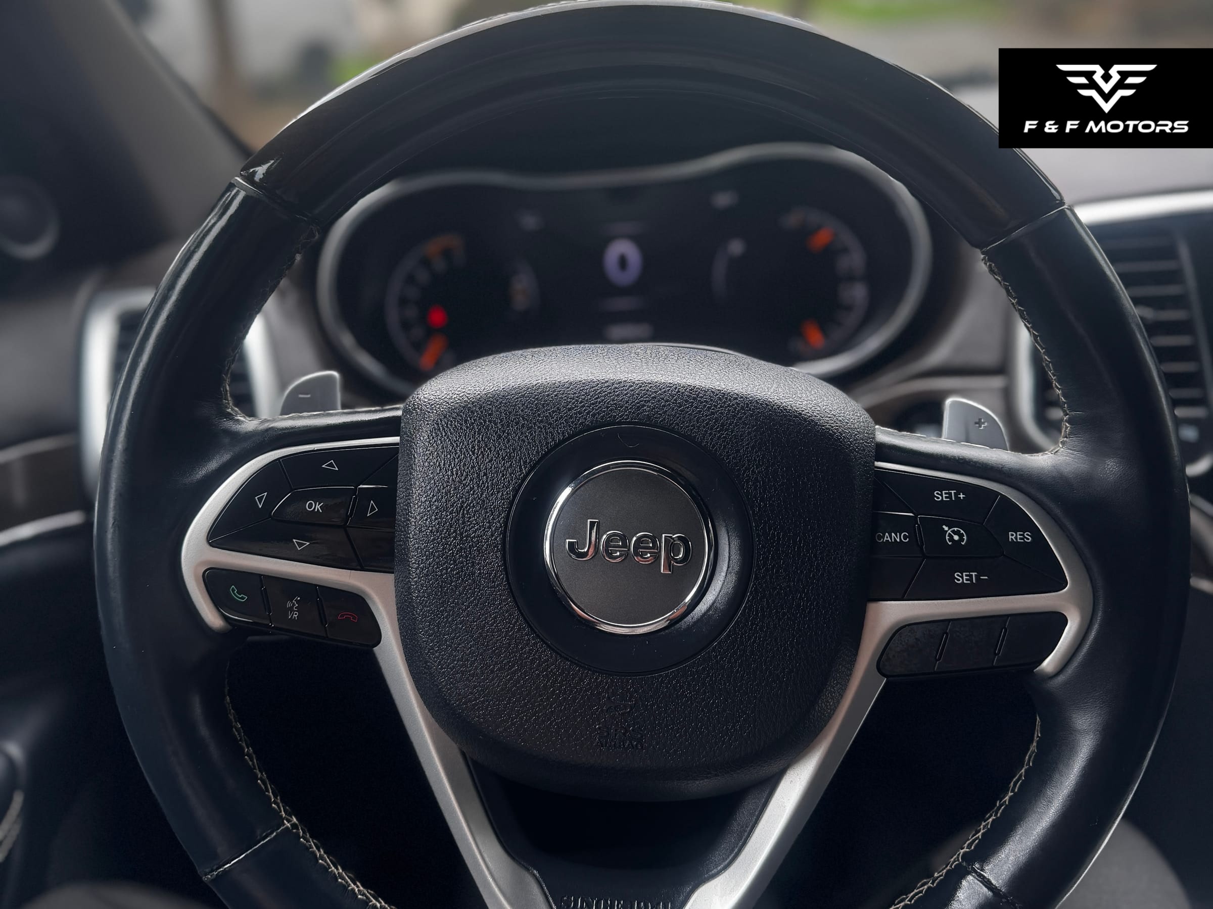2014 Jeep Grand Cherokee Overland — Interior