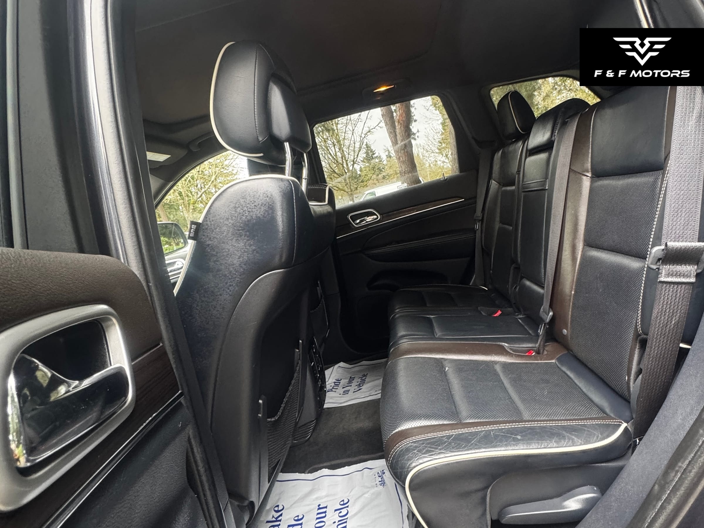 2014 Jeep Grand Cherokee Overland — Interior