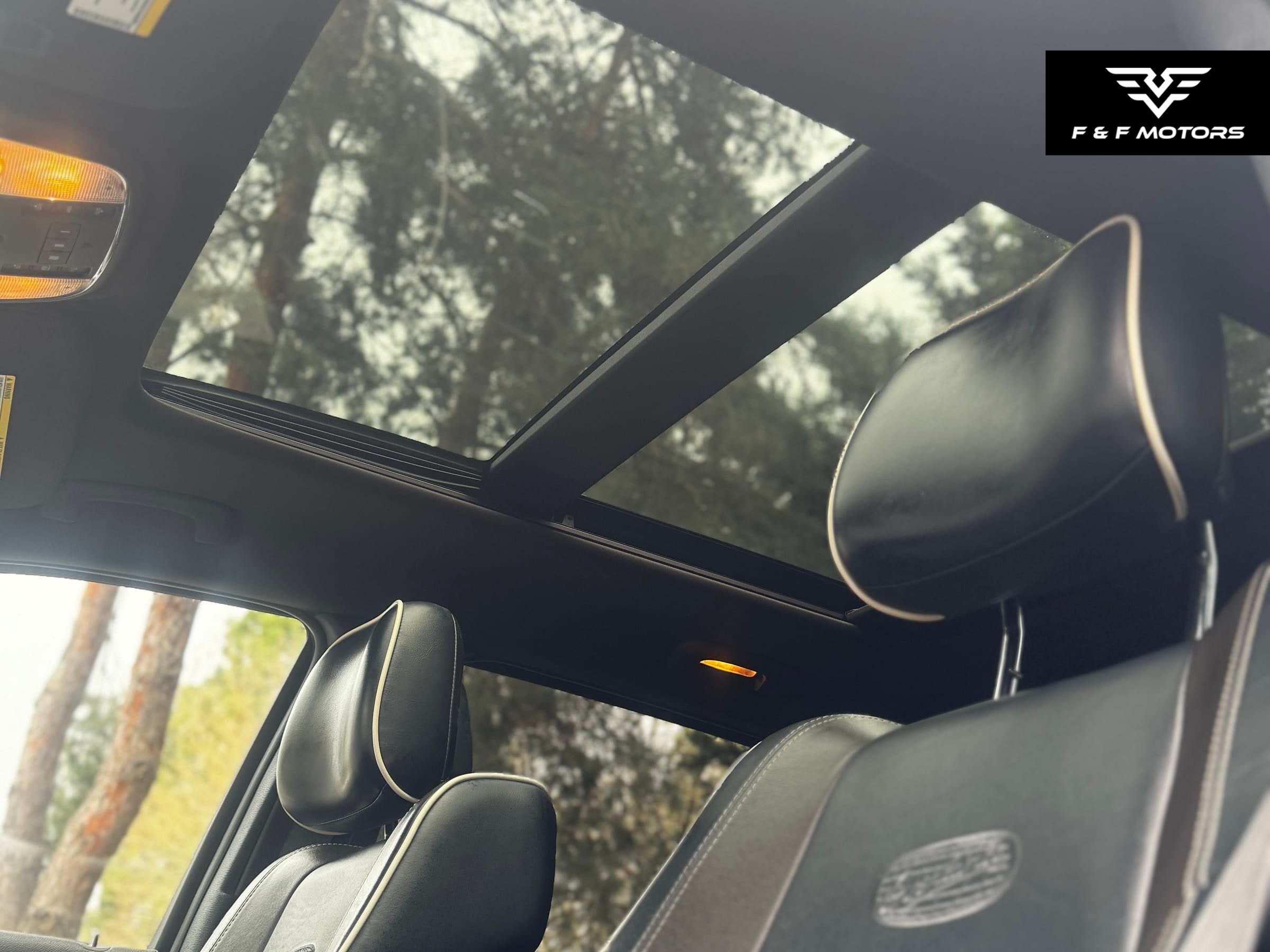 2014 Jeep Grand Cherokee Overland — Interior
