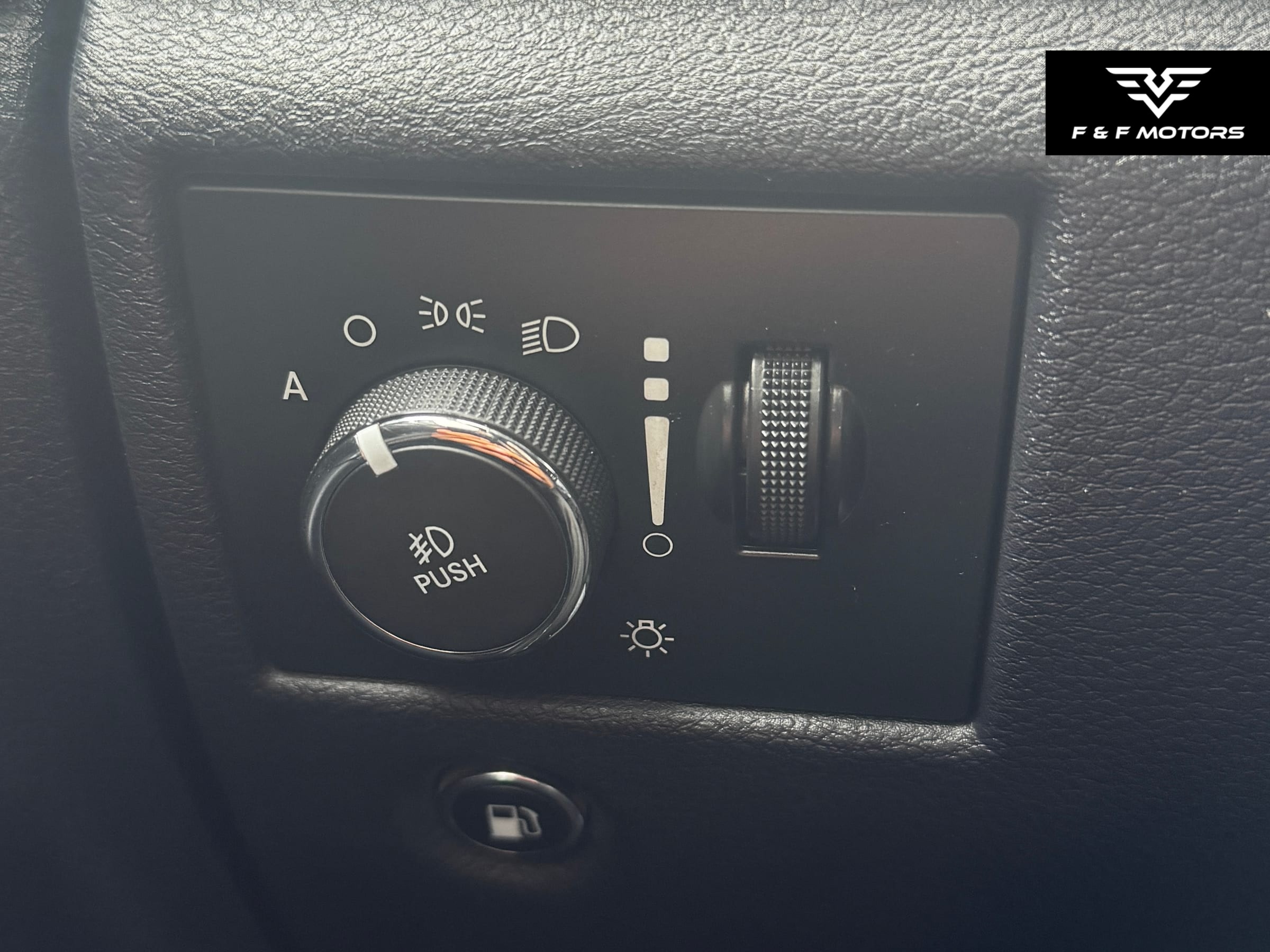 2014 Jeep Grand Cherokee Overland photo 26