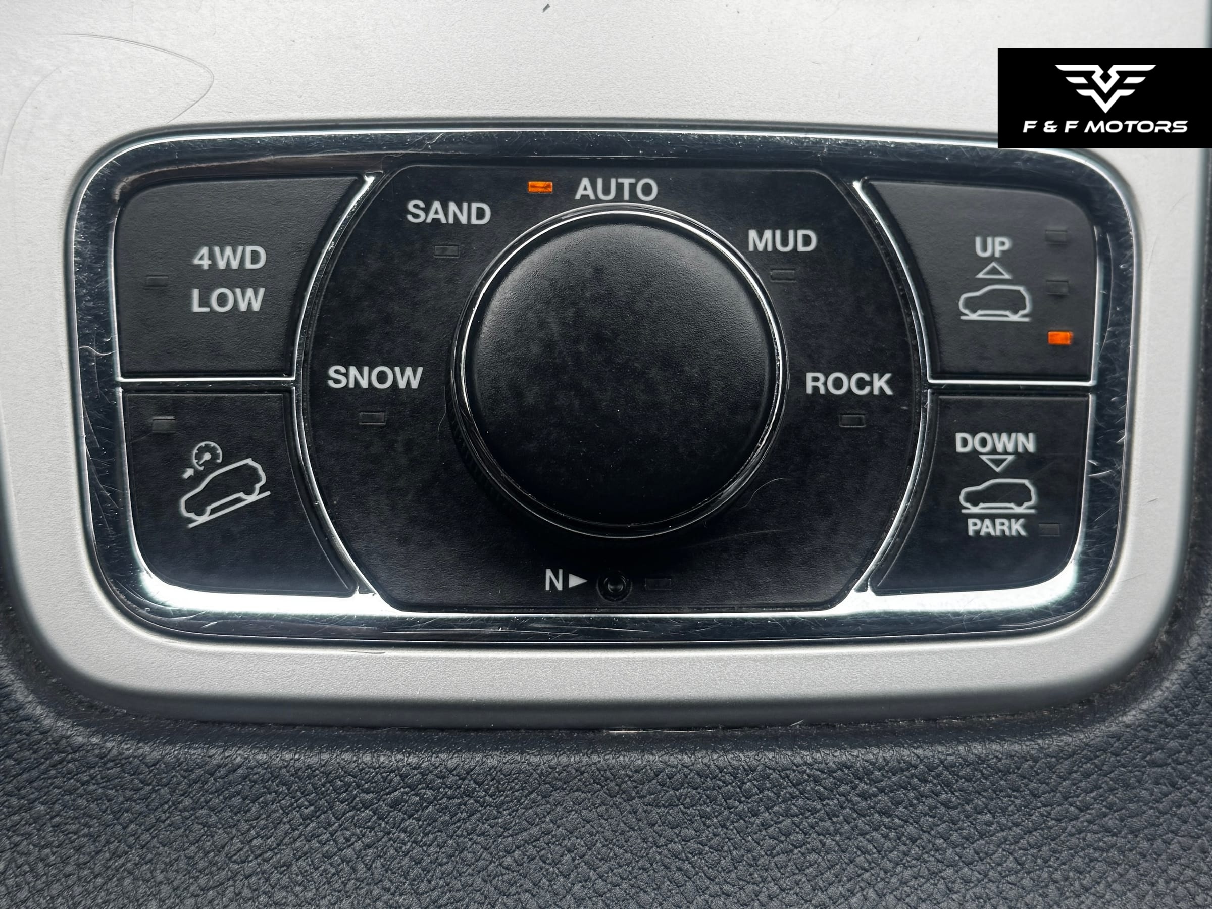 2014 Jeep Grand Cherokee Overland photo 29