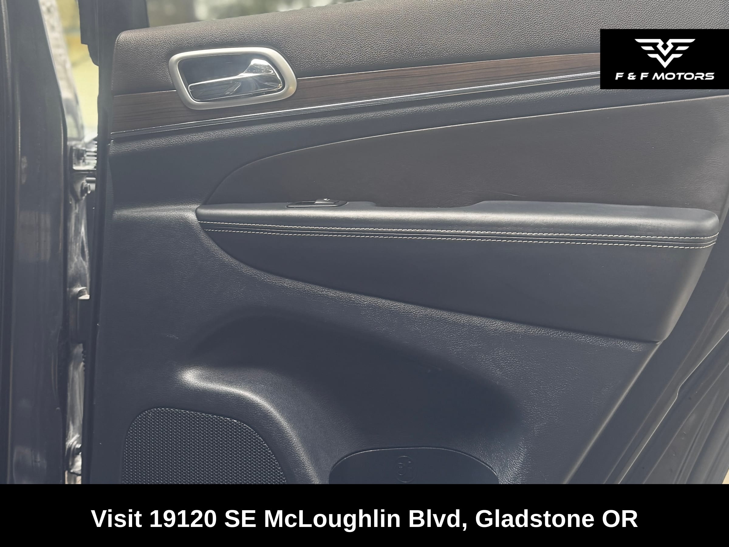 2014 Jeep Grand Cherokee Overland — Interior