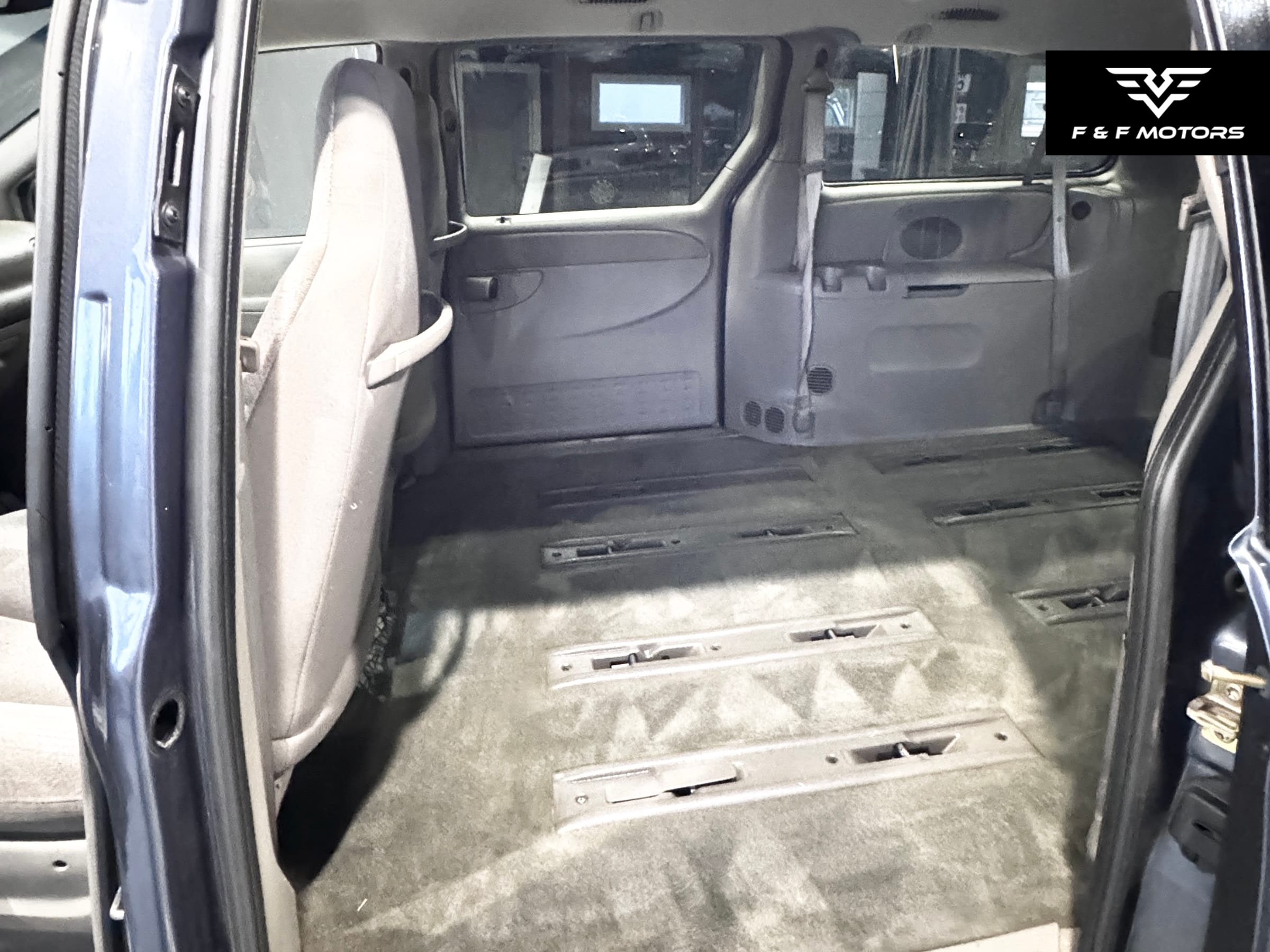 2002 Chrysler Town & Country LX — Exterior