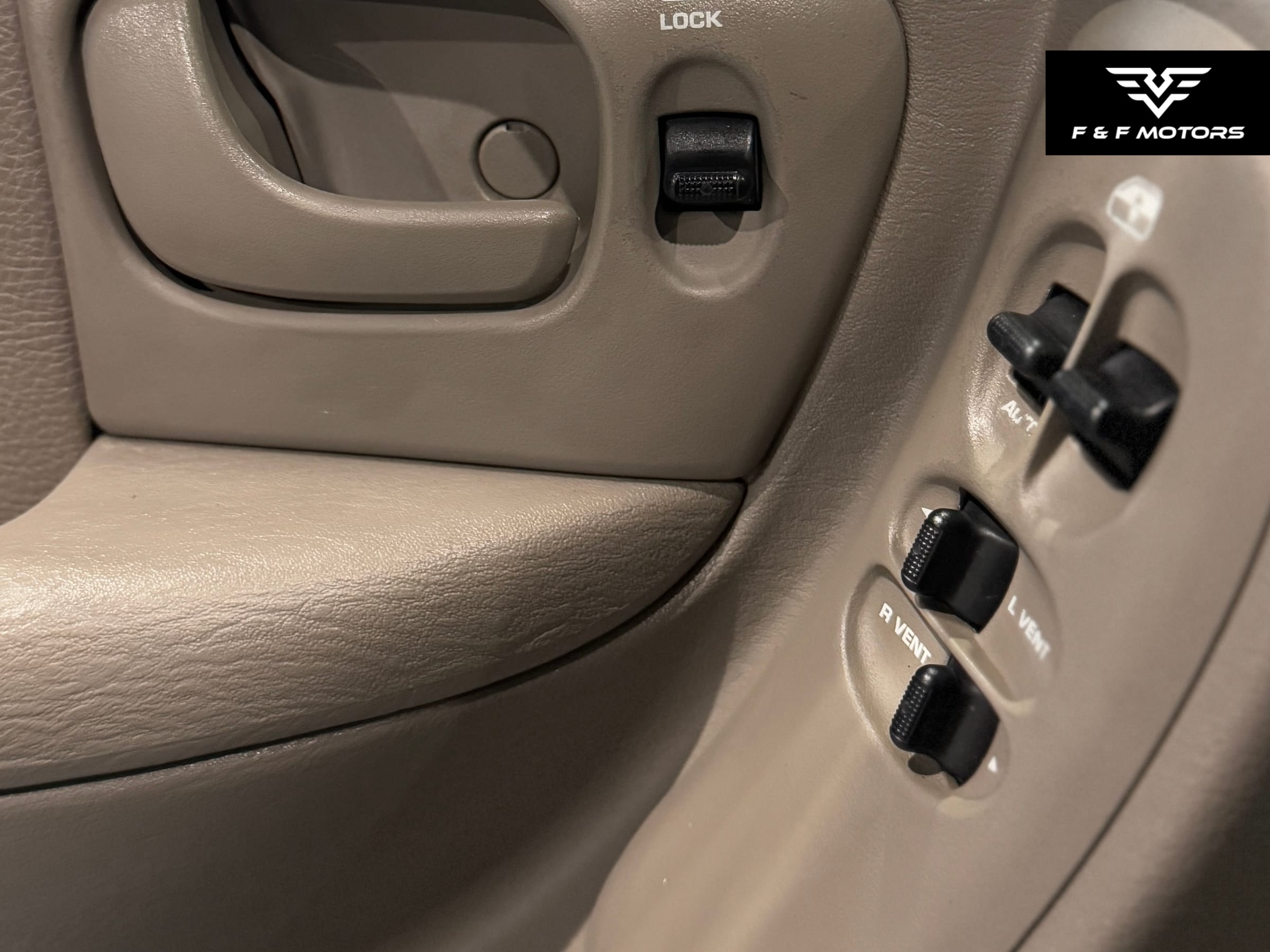 2002 Chrysler Town & Country LX — Exterior