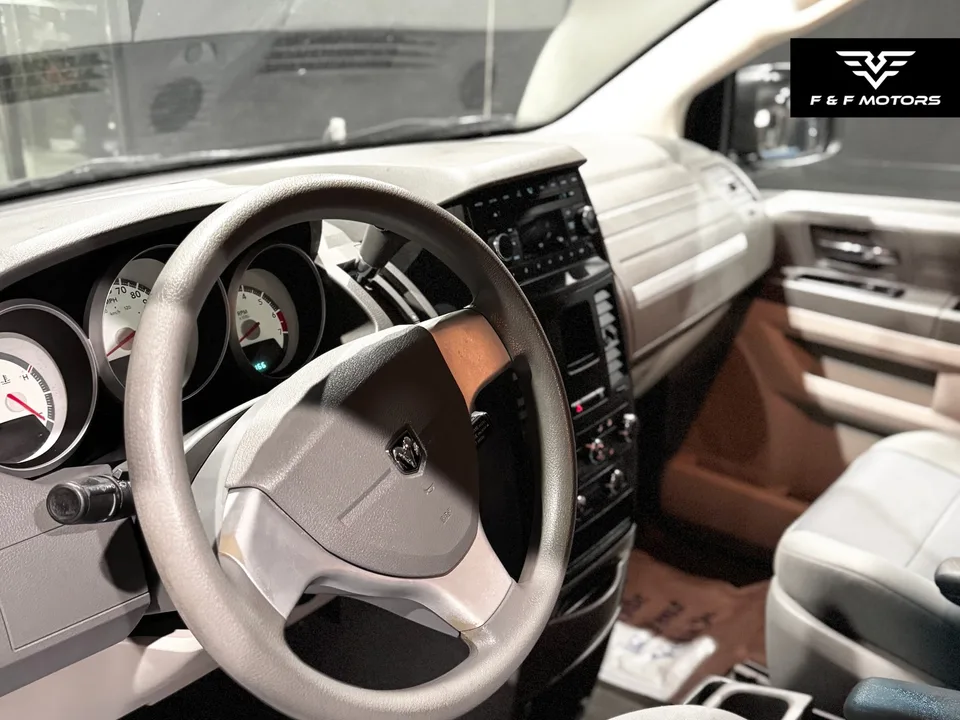 2008 Dodge Grand Caravan SE — Interior