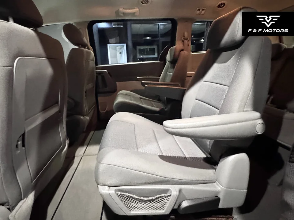 2008 Dodge Grand Caravan SE — Interior