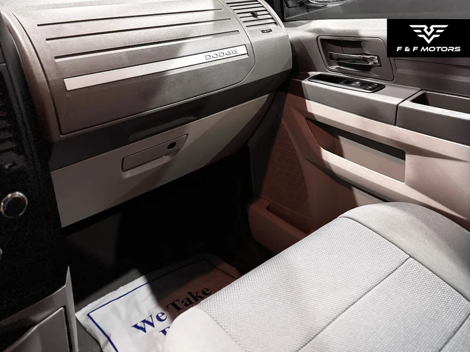 2008 Dodge Grand Caravan SE — Interior