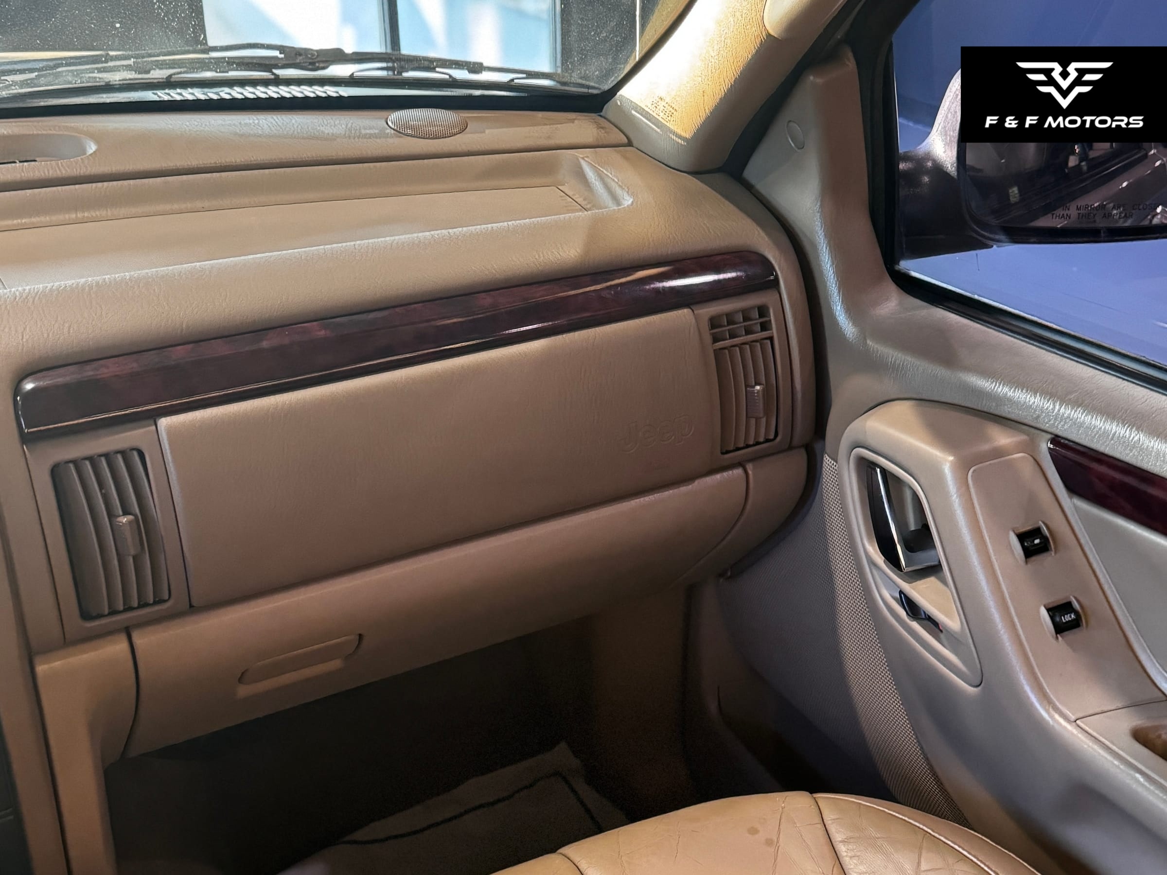 2003 Jeep Grand Cherokee Limited — Interior