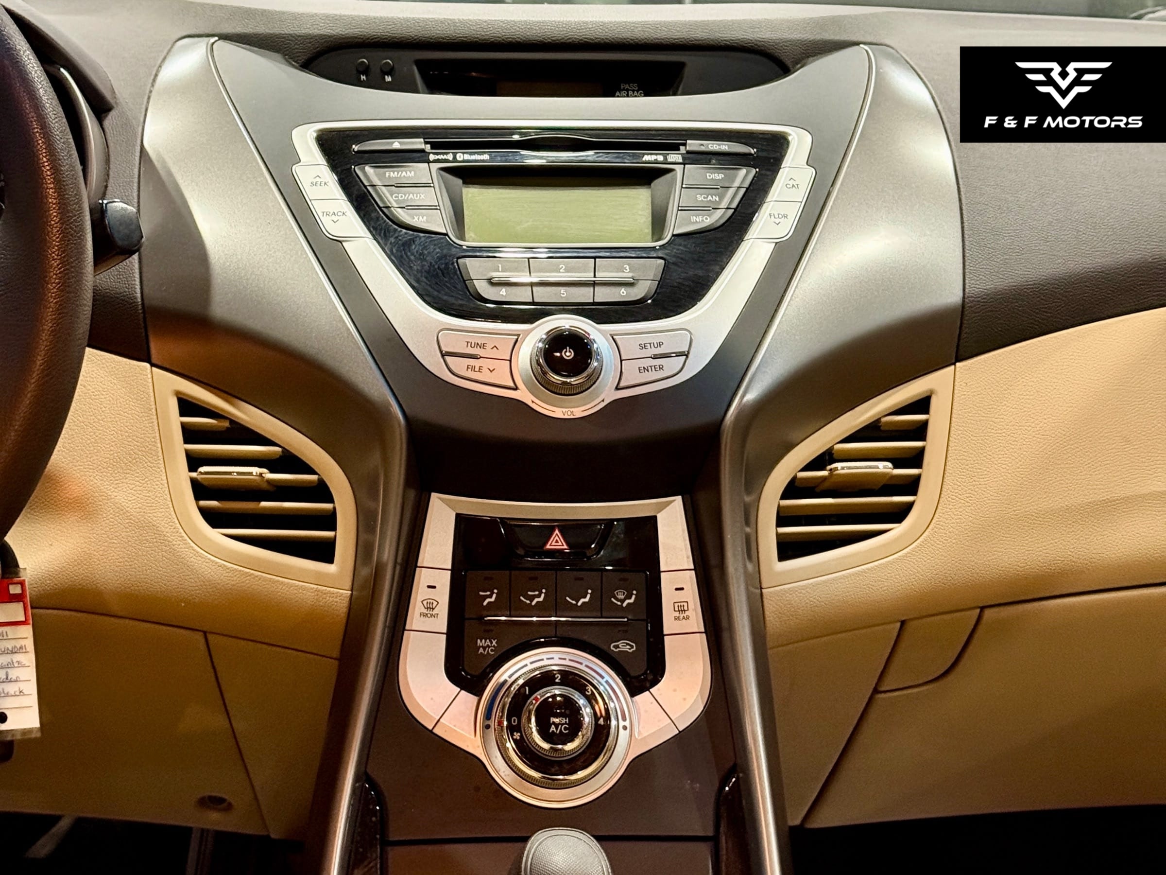 2011 Hyundai Elantra GLS — Interior