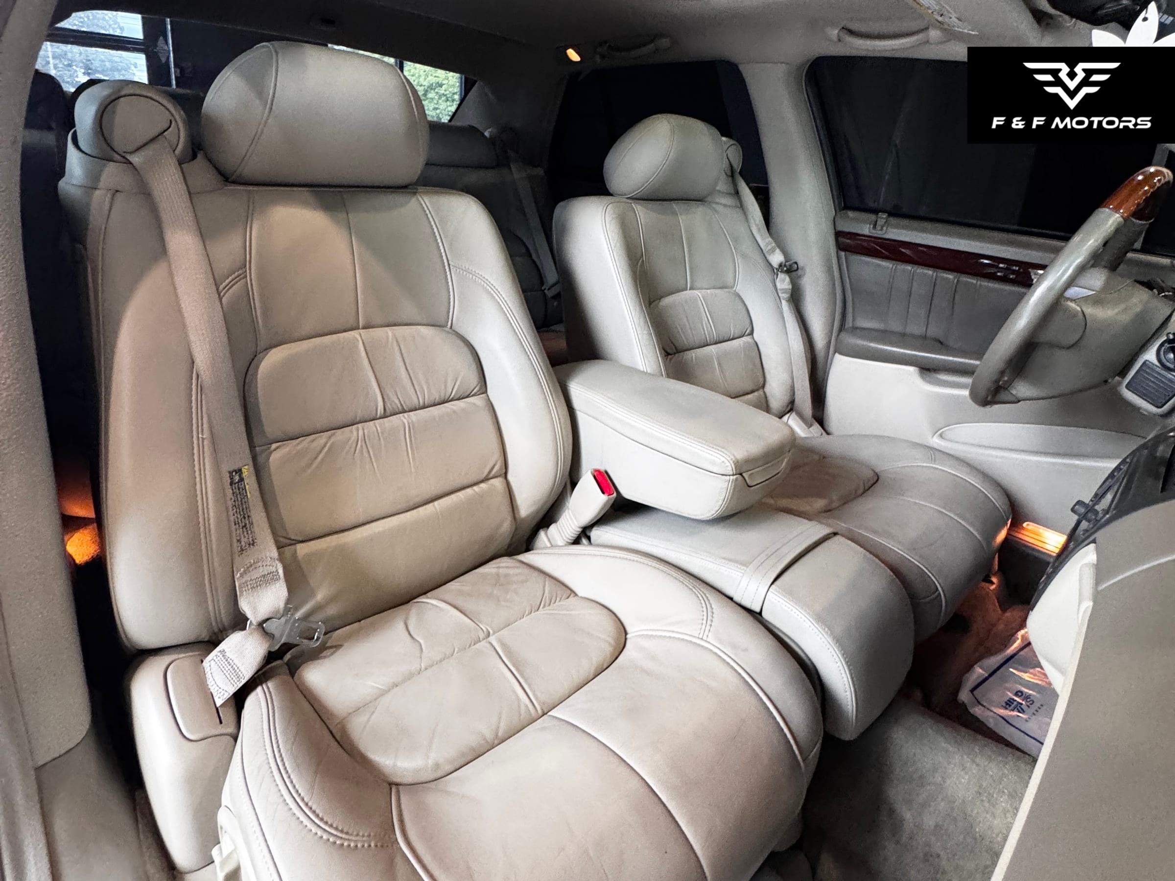 2002 Cadillac Deville DHS — Interior
