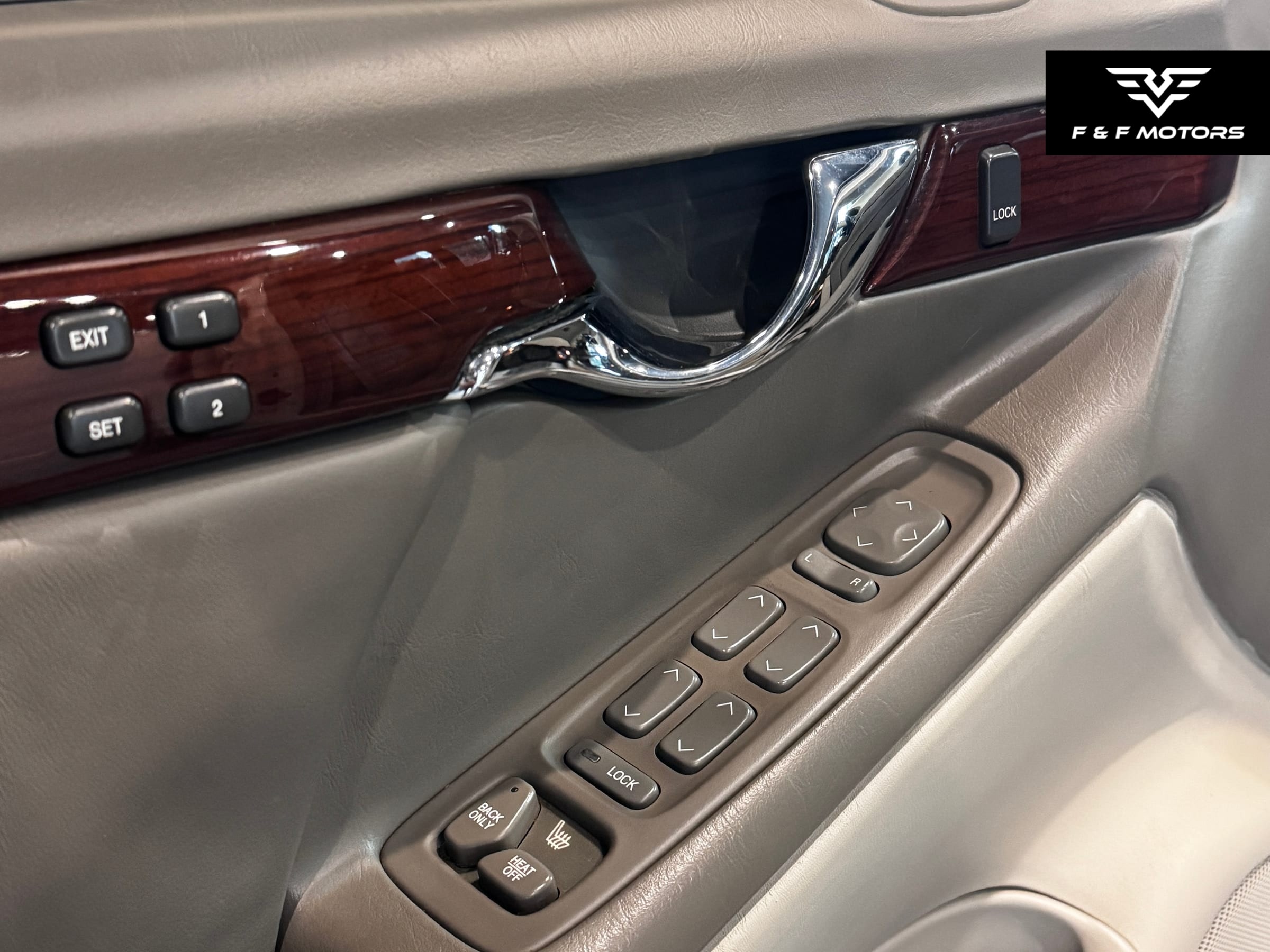 2002 Cadillac Deville DHS — Interior