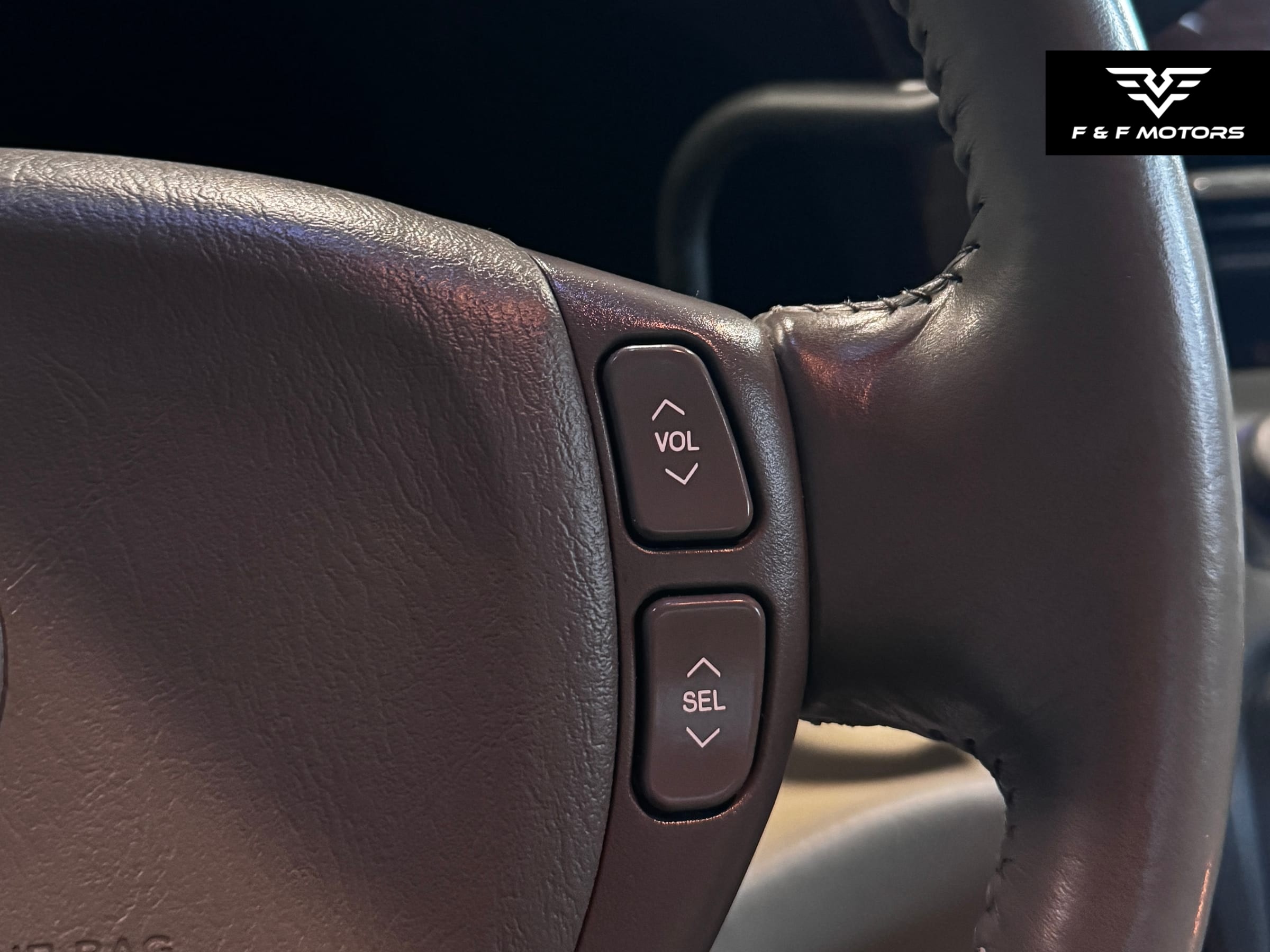 2002 Cadillac Deville DHS — Interior