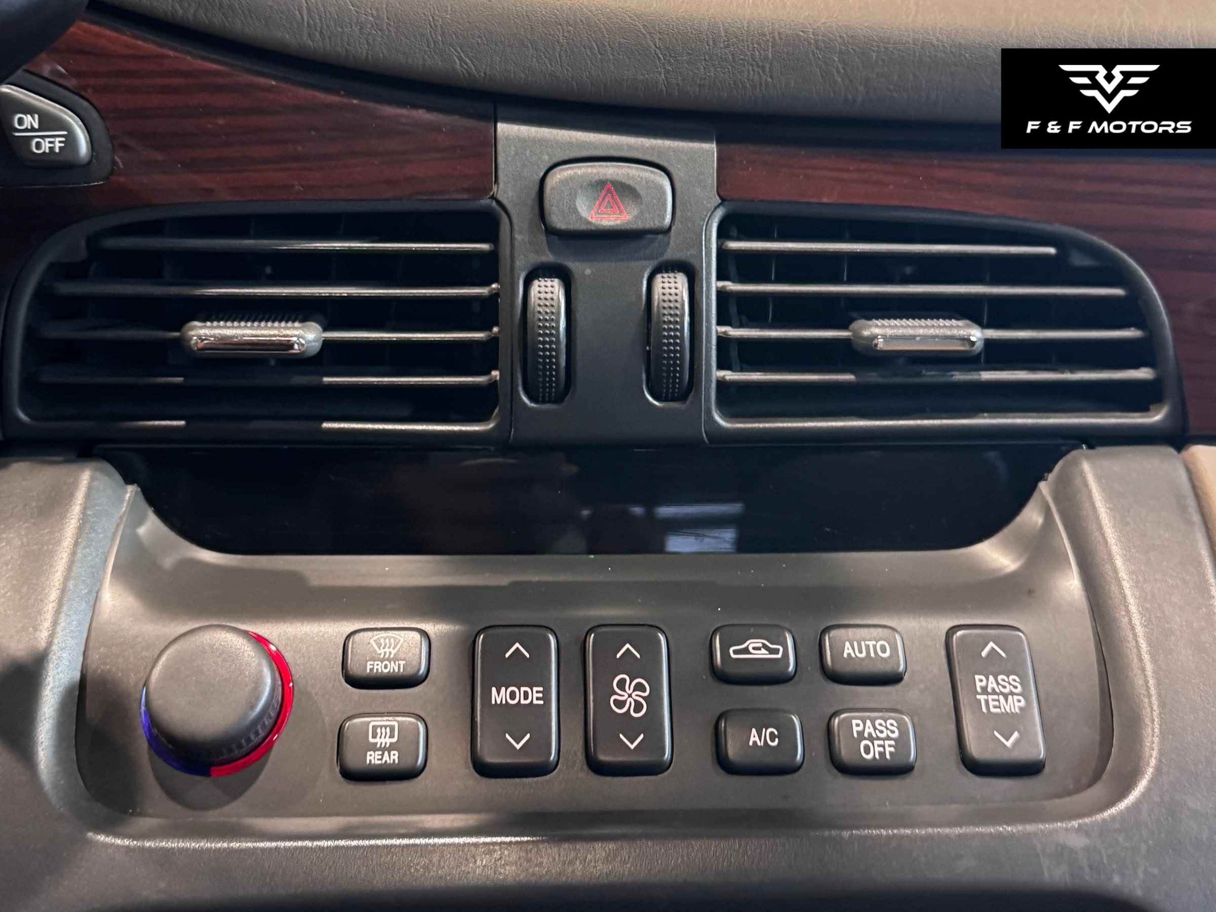 2002 Cadillac Deville DHS — Interior