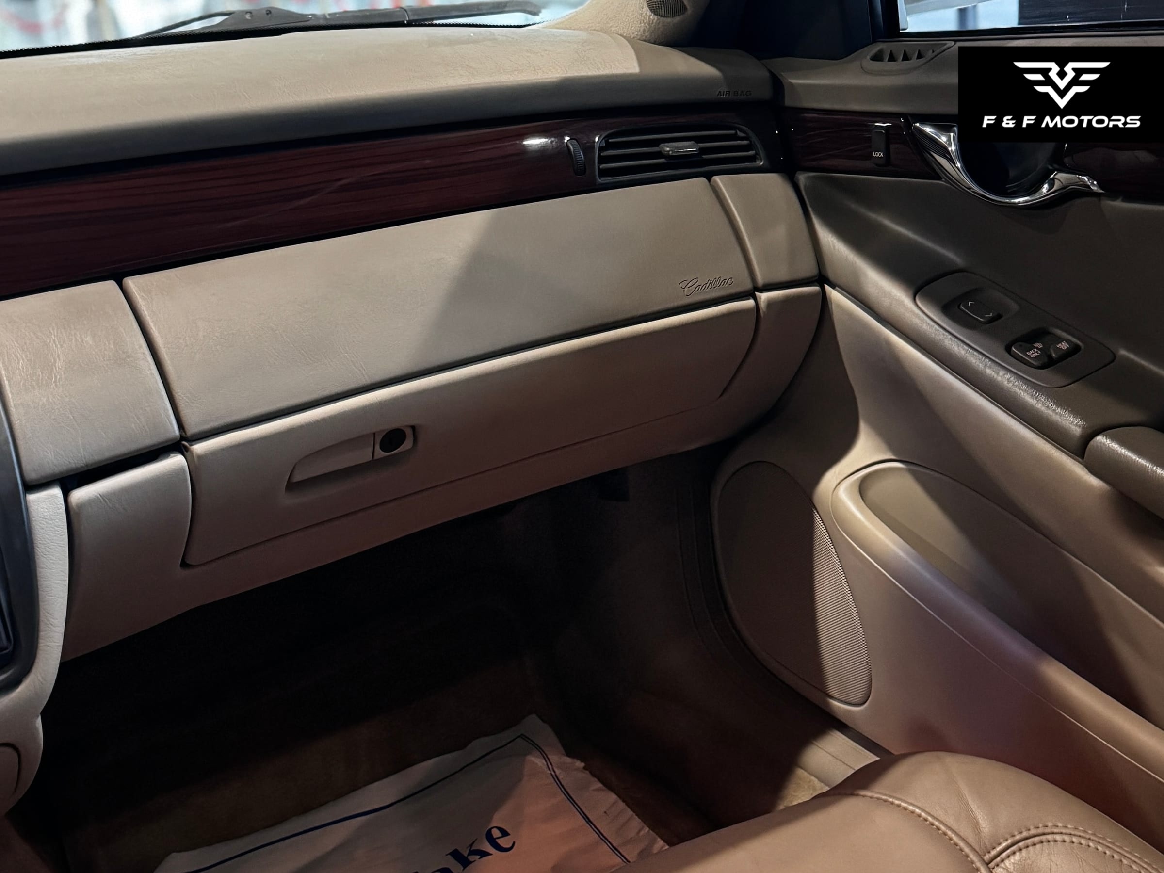 2002 Cadillac Deville DHS — Interior