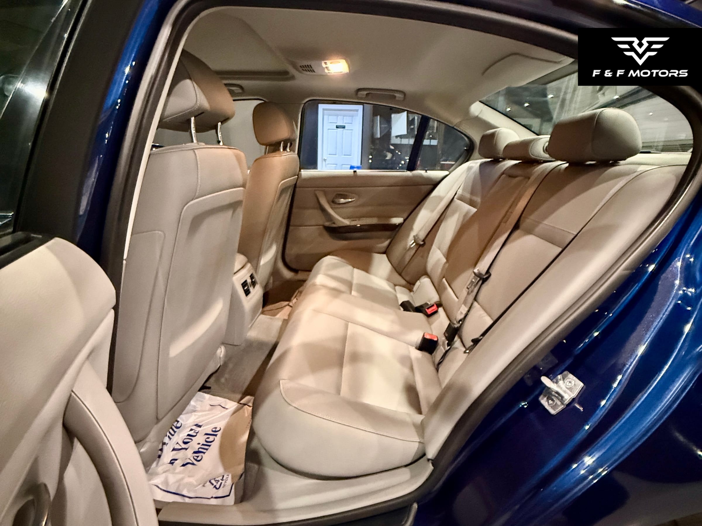 2011 BMW 328i xDrive — Interior