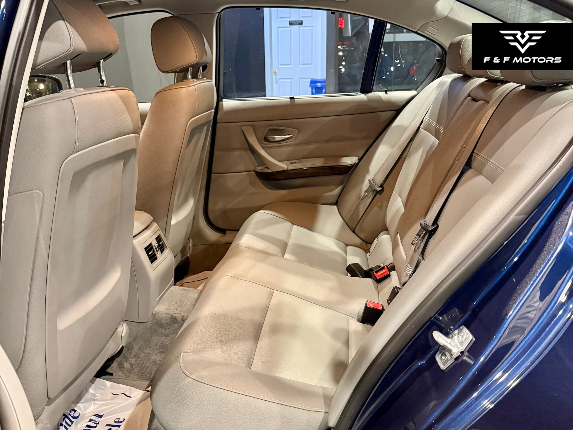 2011 BMW 328i xDrive — Interior