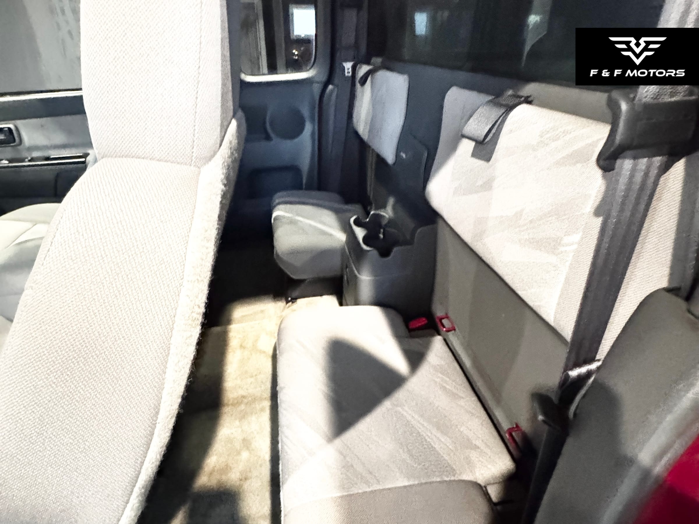 2005 Chevrolet Colorado LS — Interior