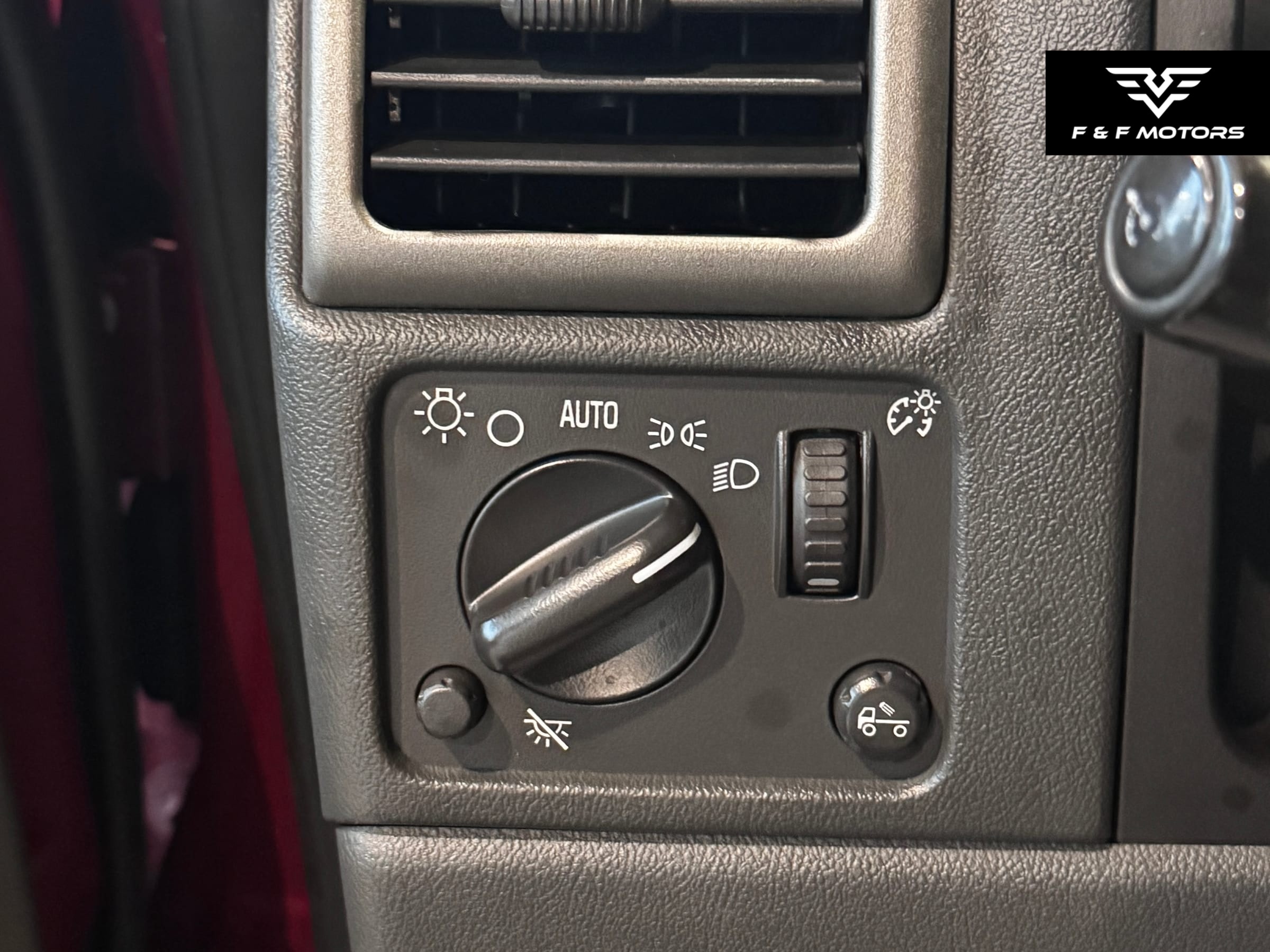 2005 Chevrolet Colorado LS — Interior