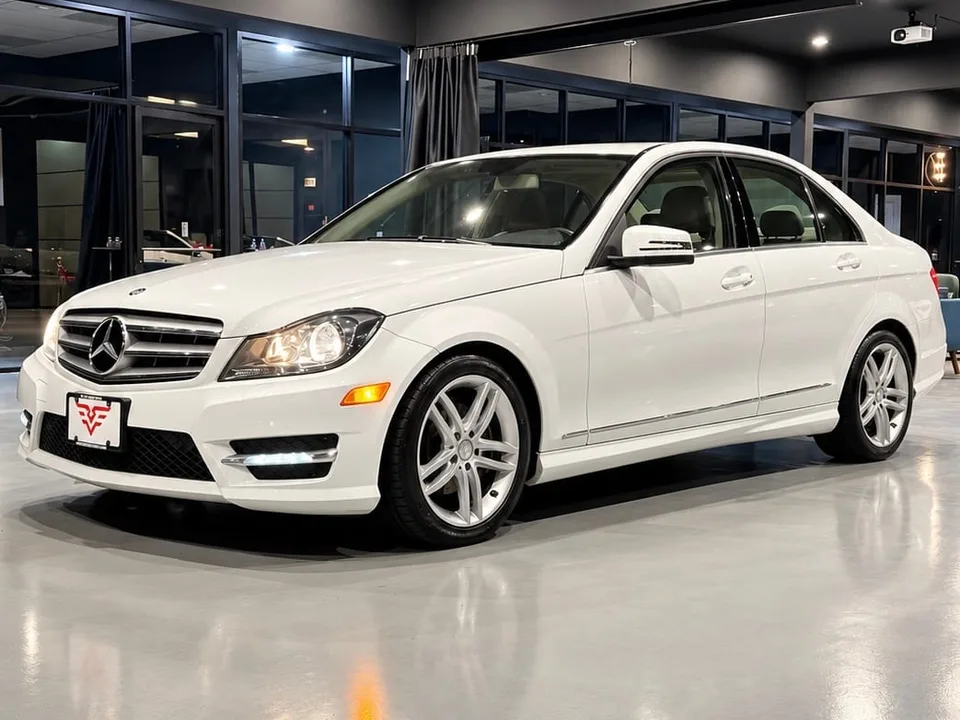 2013 Mercedes-Benz C 250 Sport — Exterior · Photo 2