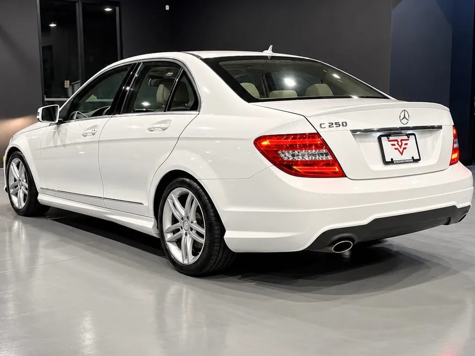 2013 Mercedes-Benz C 250 Sport — Exterior · Photo 4