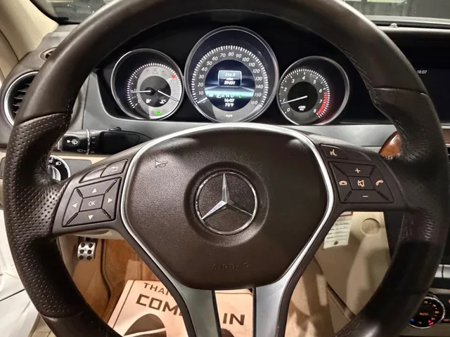 2013 Mercedes-Benz C 250 Sport — Interior · Photo 8