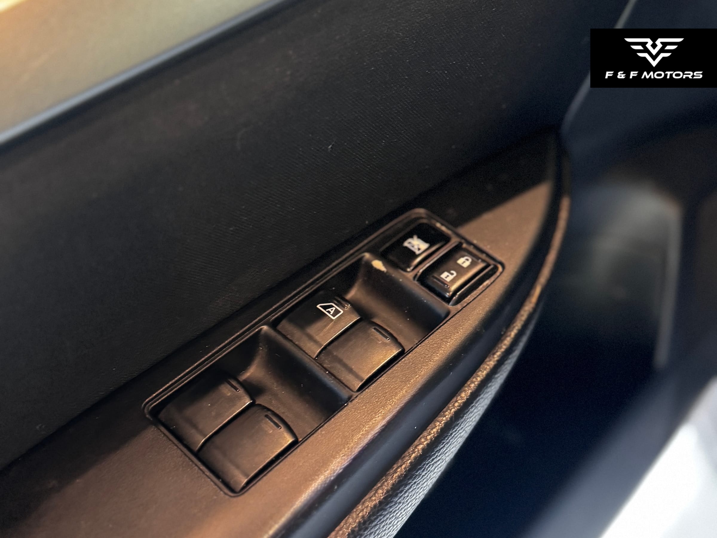 2010 Subaru Legacy 2.5i Premium — Interior
